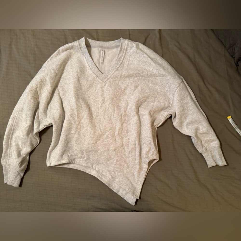 Fabletics Oversized Gray V-Neck Sweatshirt. Cozy. NWOT. Fits like S. SizeXXS.